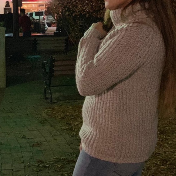 Grey turtle neck sweater with pearls - Picture 2 of 6